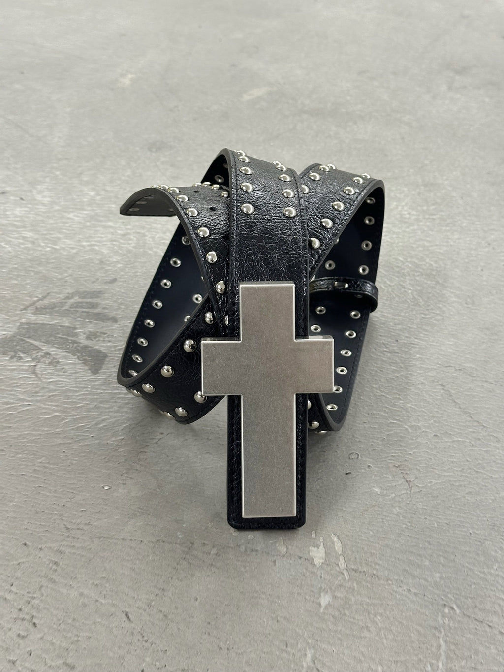 "╋" Cracked Leather Rivet Belt