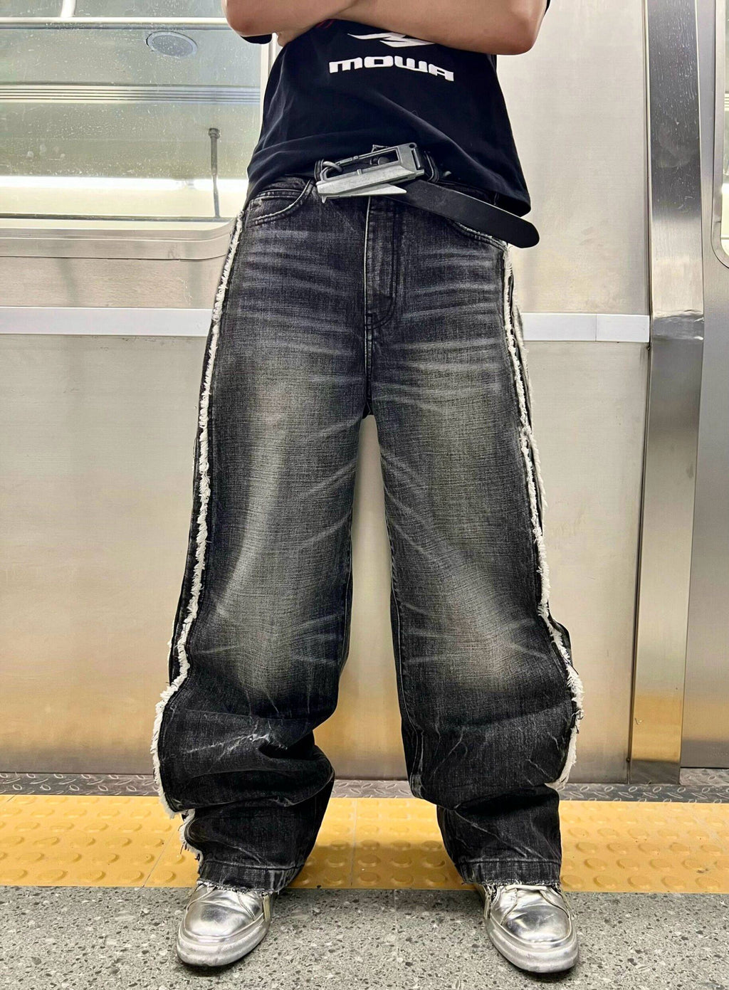 Lightning Washed Frayed Hem Jeans