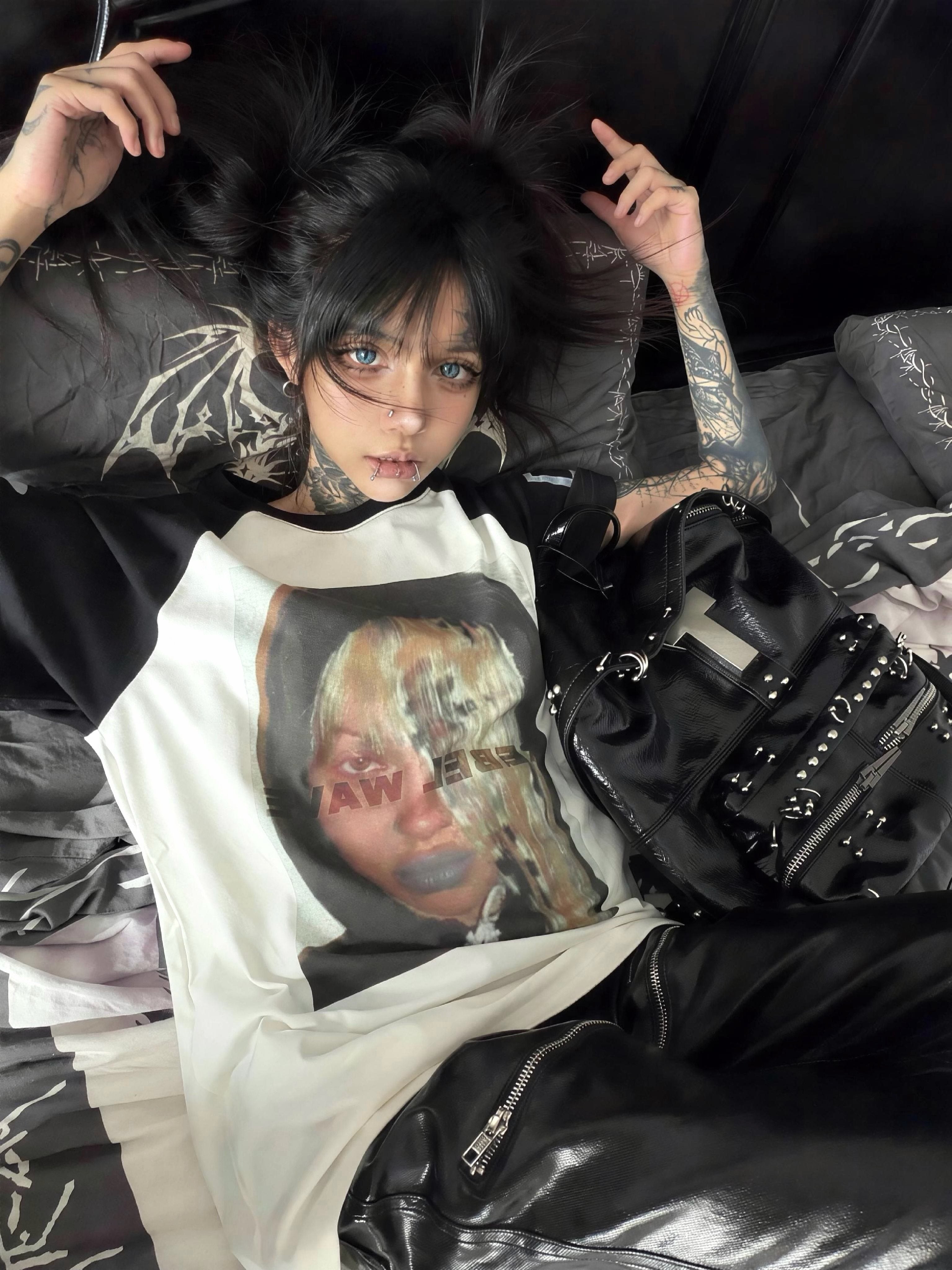 Figure Print Short Sleeve Tee | Niche Graphic T-shirt