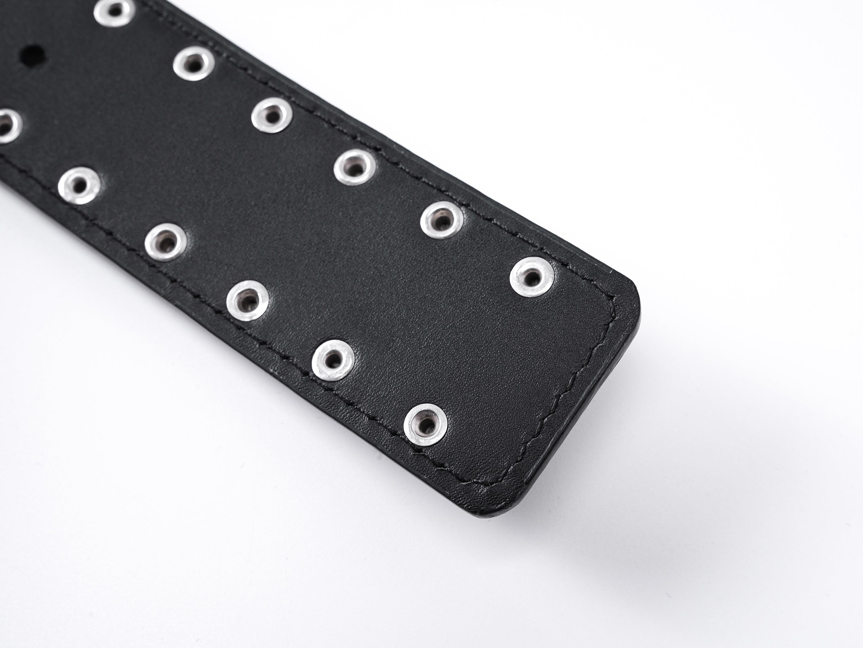 "╋" Cracked Leather Rivet Belt