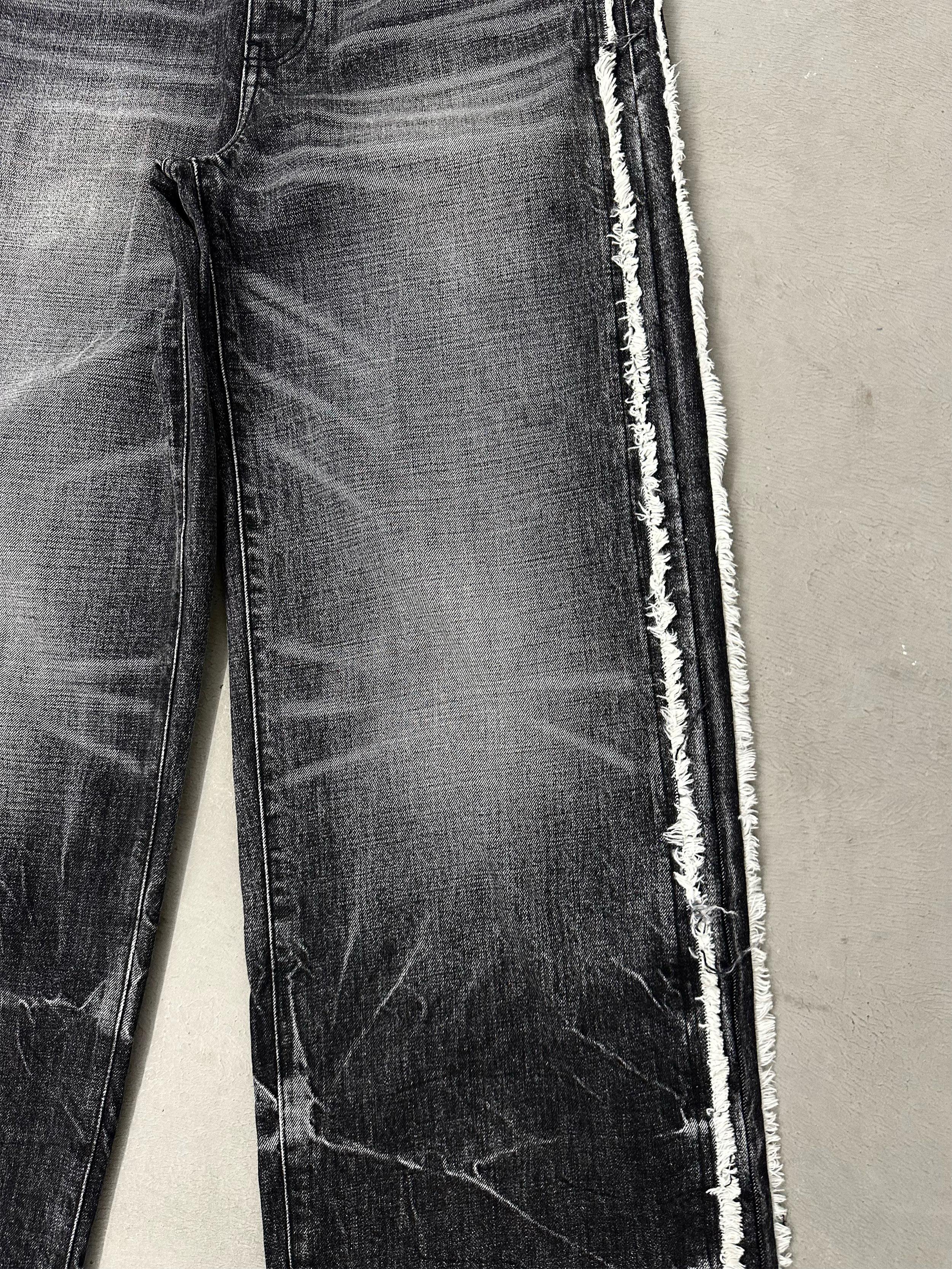 Lightning Washed Frayed Hem Jeans