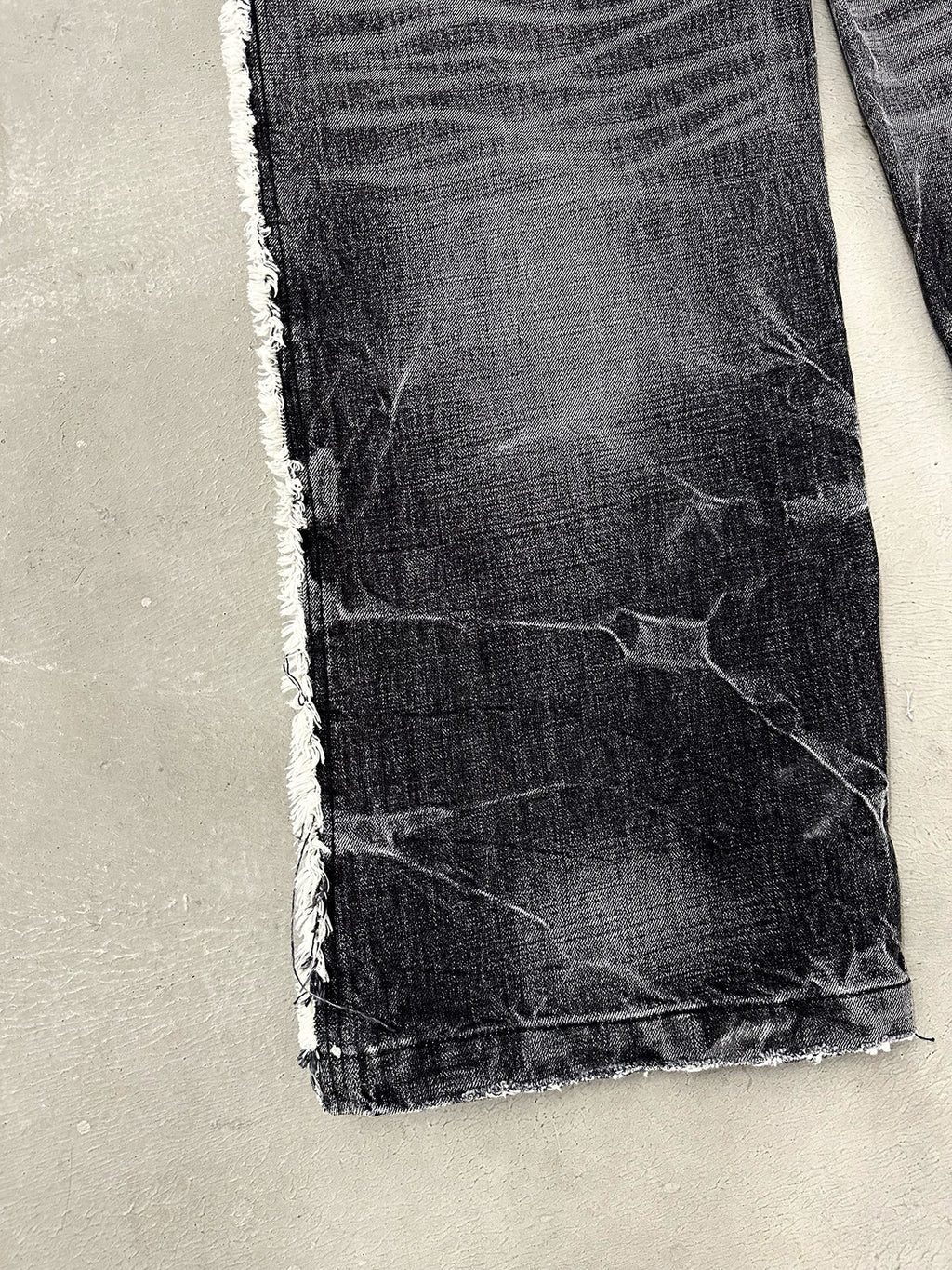 Lightning Washed Frayed Hem Jeans