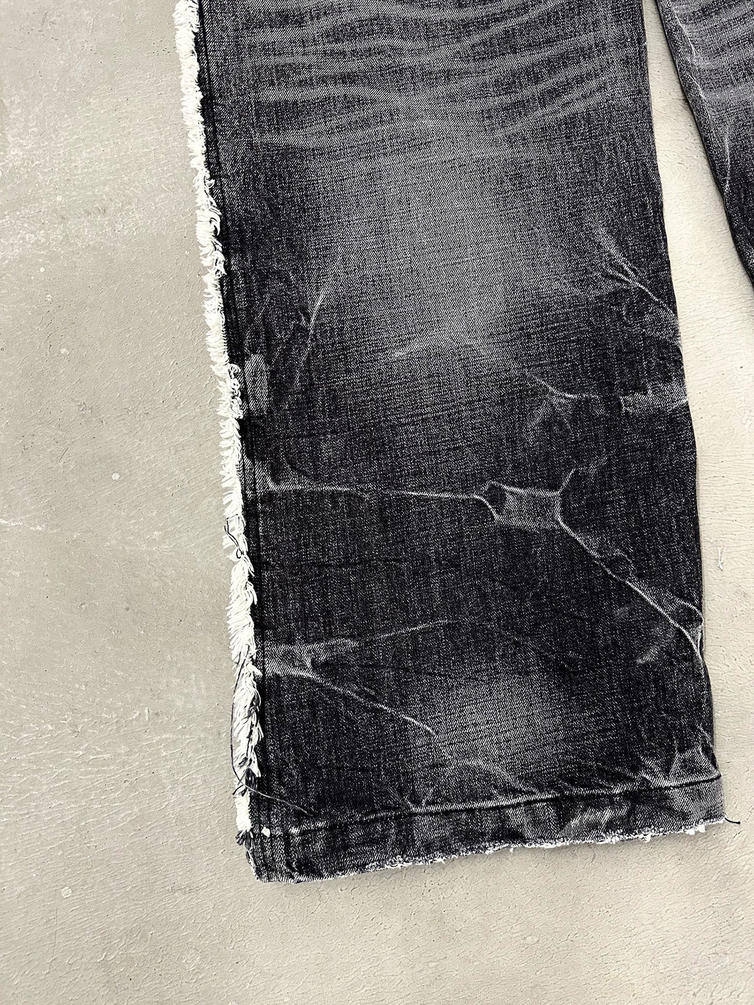 Lightning Washed Frayed Hem Jeans