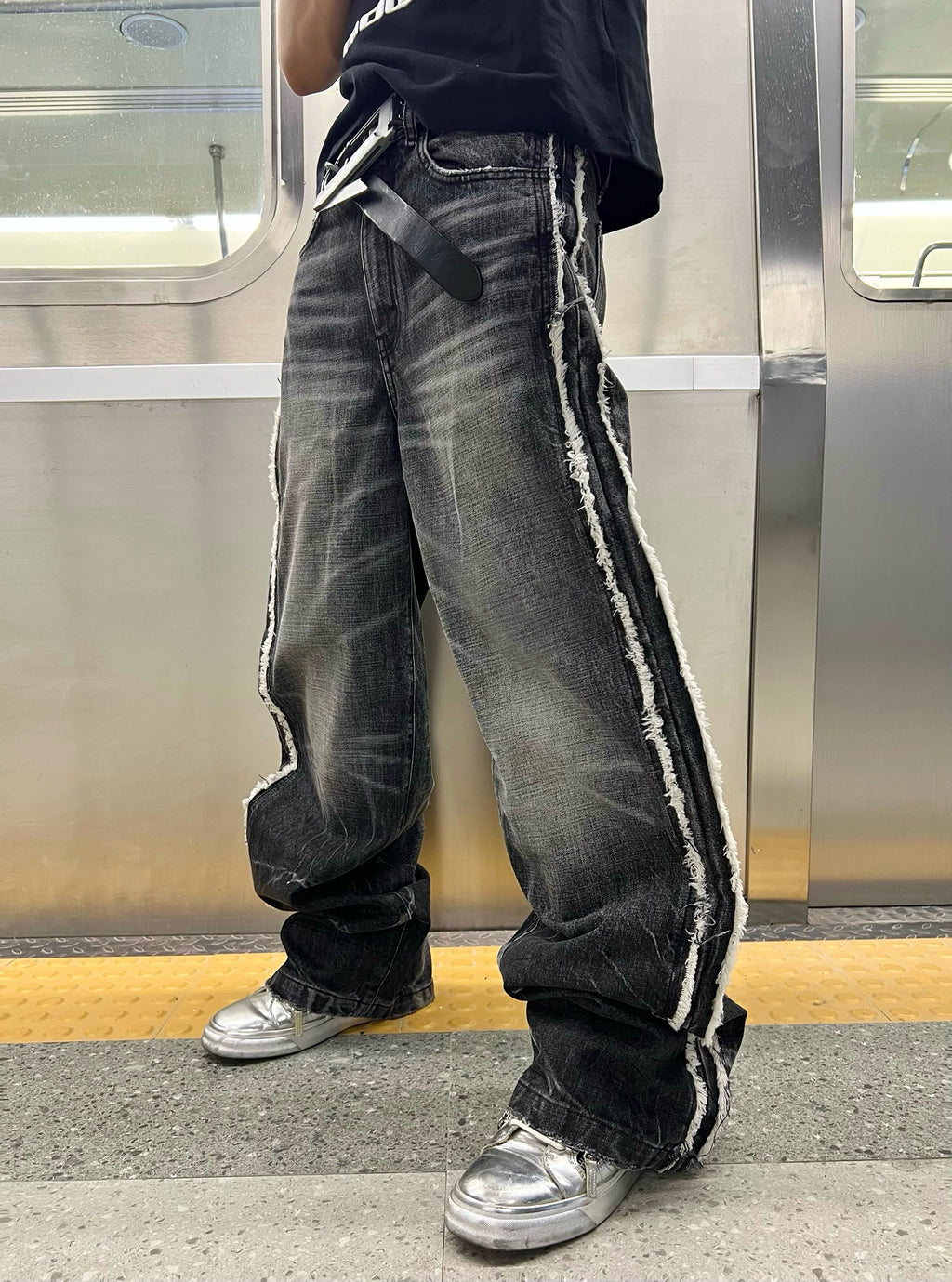 Lightning Washed Frayed Hem Jeans