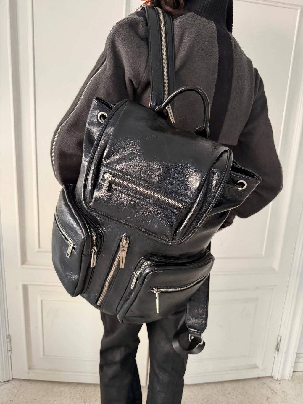 Multi-Zipper Cracked Leather Backpack, Multi-Pocket School Bag