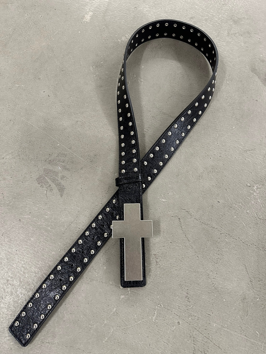 "╋" Cracked Leather Rivet Belt