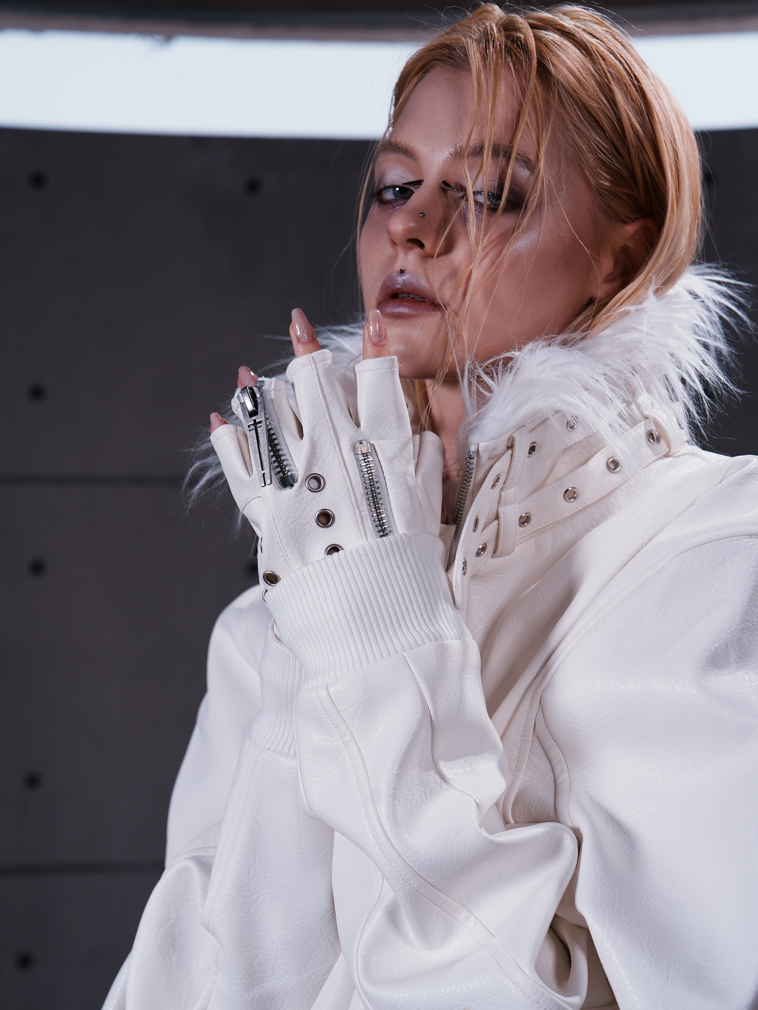 White Double-Zipper Layered Gloves