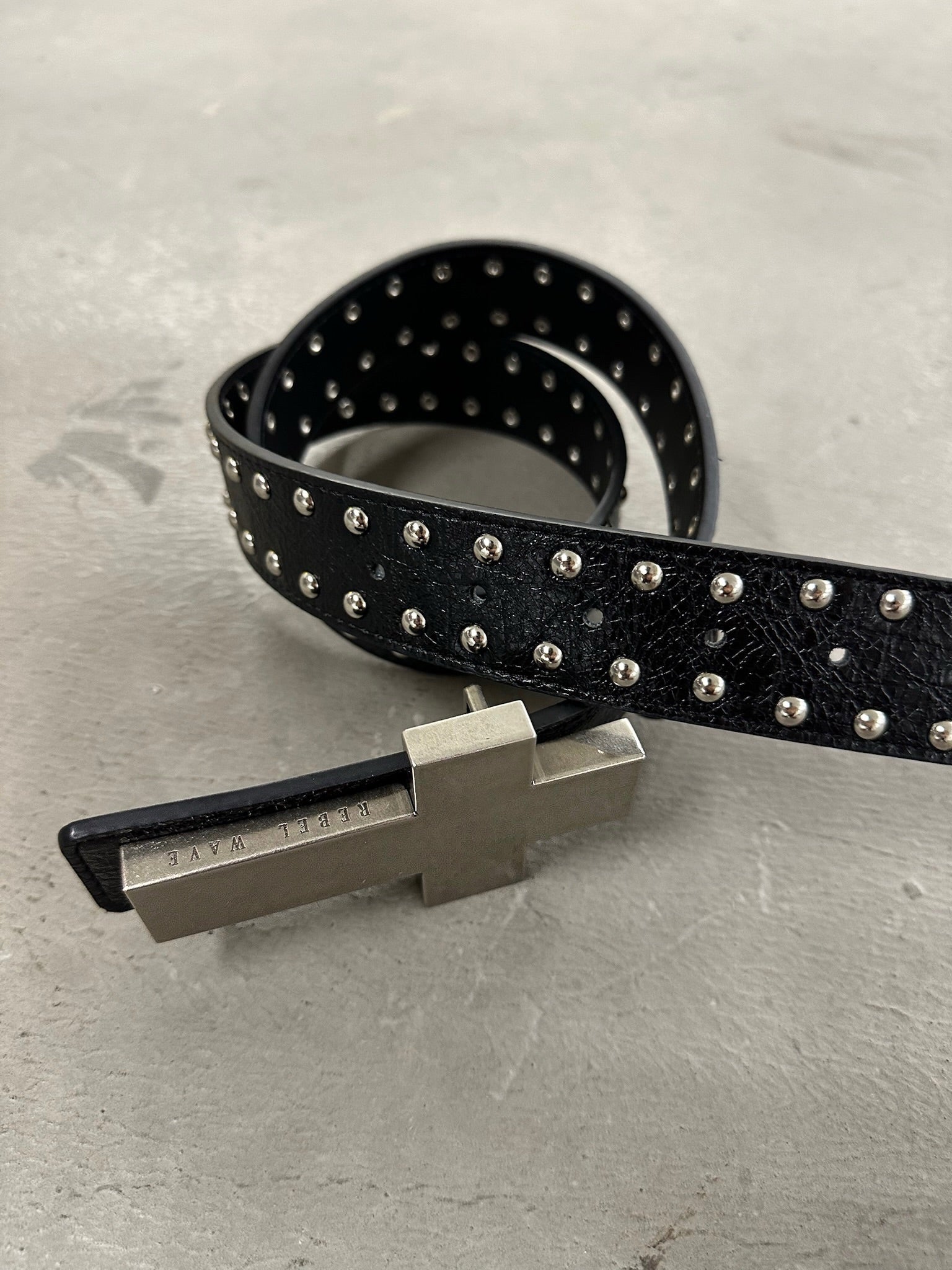 "╋" Cracked Leather Rivet Belt